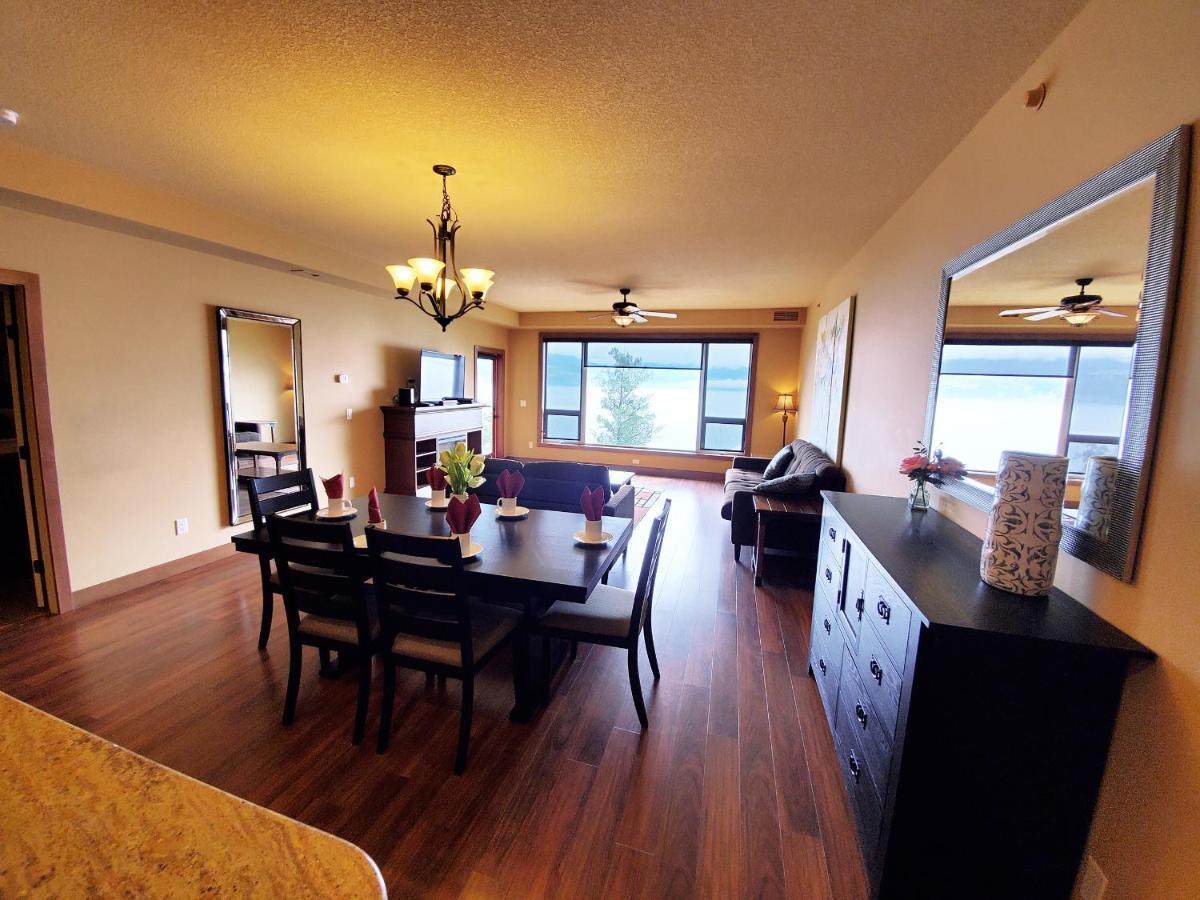 Cozystay Signature Lake Okanagan Resort Келоуна Екстер'єр фото