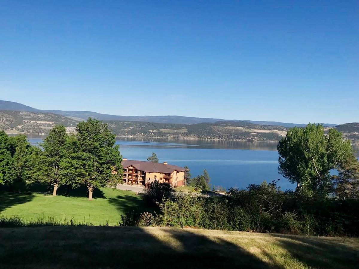 Cozystay Signature Lake Okanagan Resort Келоуна Екстер'єр фото