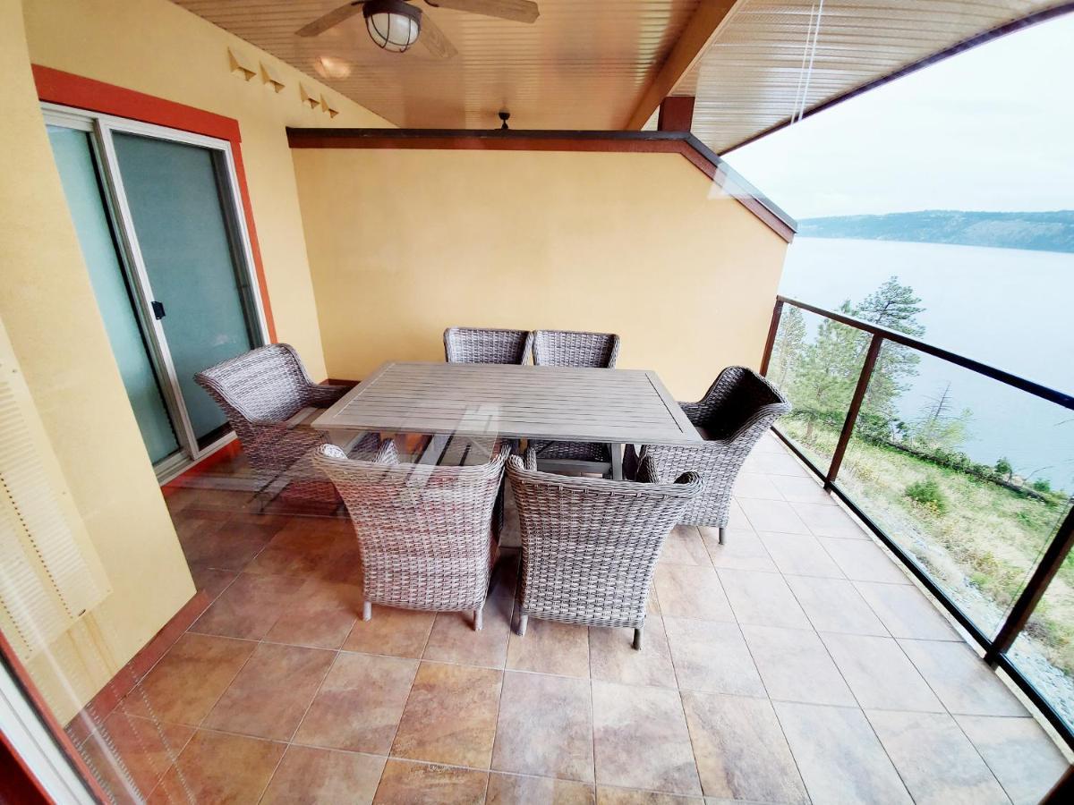 Cozystay Signature Lake Okanagan Resort Келоуна Екстер'єр фото