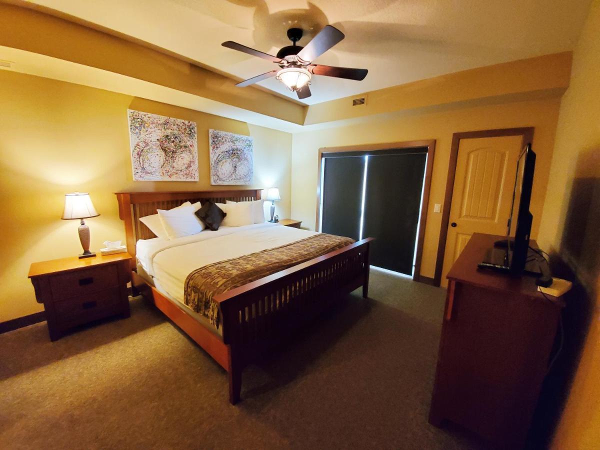 Cozystay Signature Lake Okanagan Resort Келоуна Екстер'єр фото