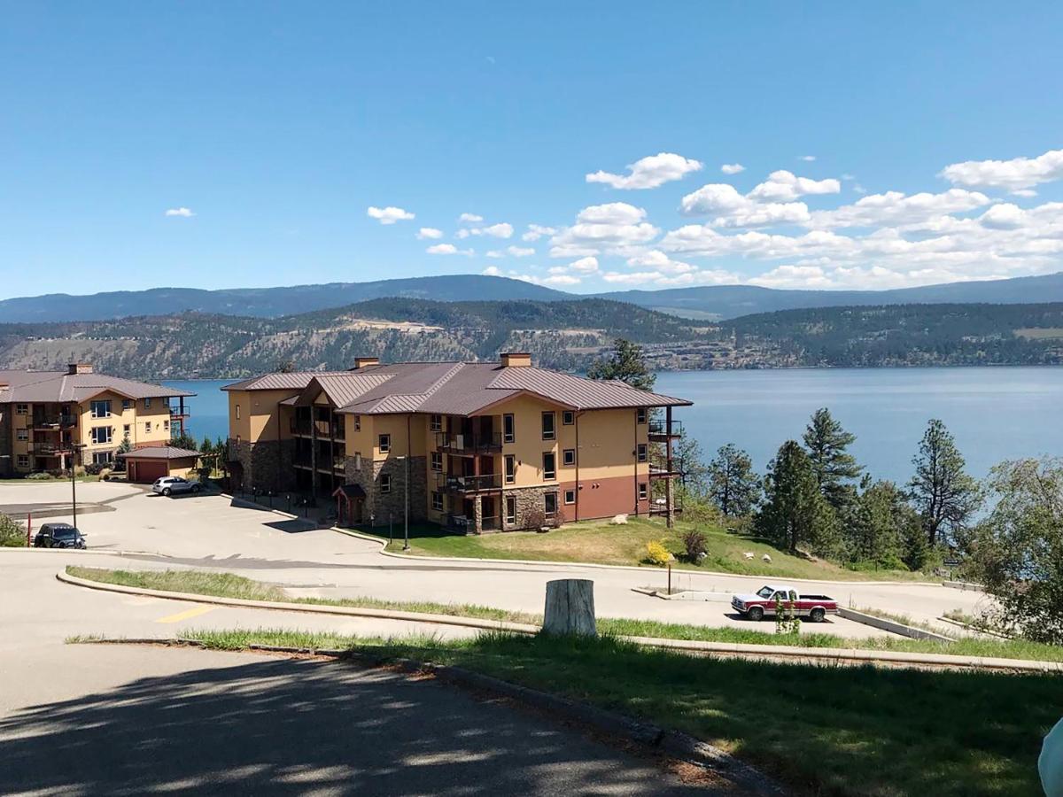 Cozystay Signature Lake Okanagan Resort Келоуна Екстер'єр фото