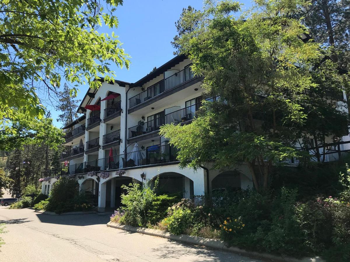 Cozystay Signature Lake Okanagan Resort Келоуна Екстер'єр фото