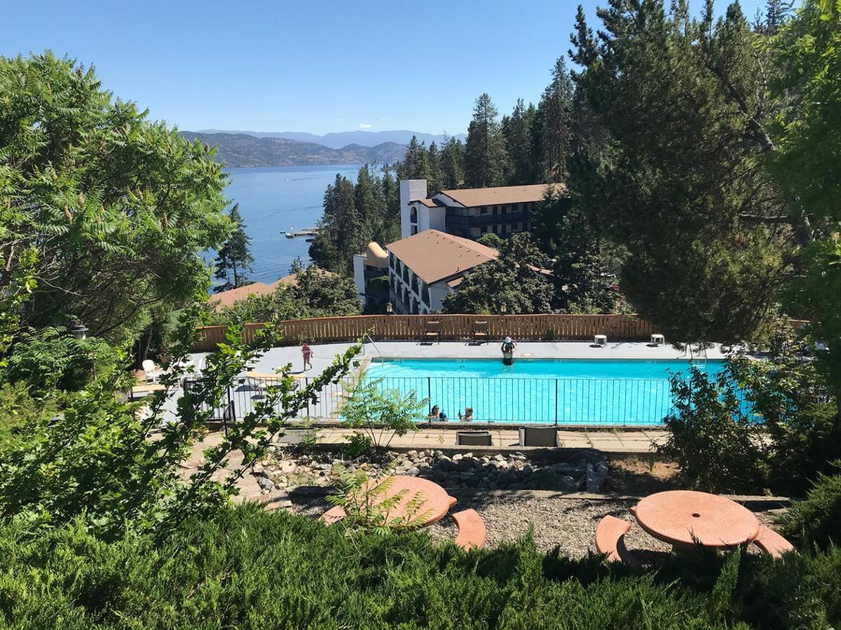 Cozystay Signature Lake Okanagan Resort Келоуна Екстер'єр фото