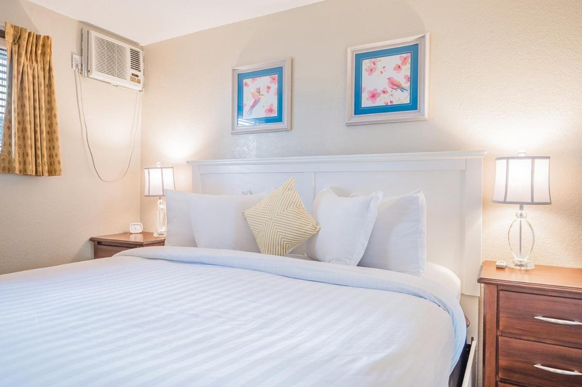 Cozystay Signature Lake Okanagan Resort Келоуна Екстер'єр фото