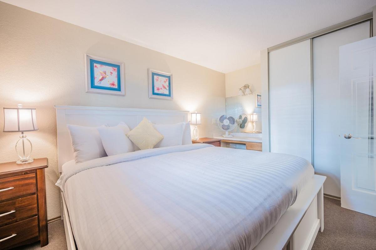 Cozystay Signature Lake Okanagan Resort Келоуна Екстер'єр фото