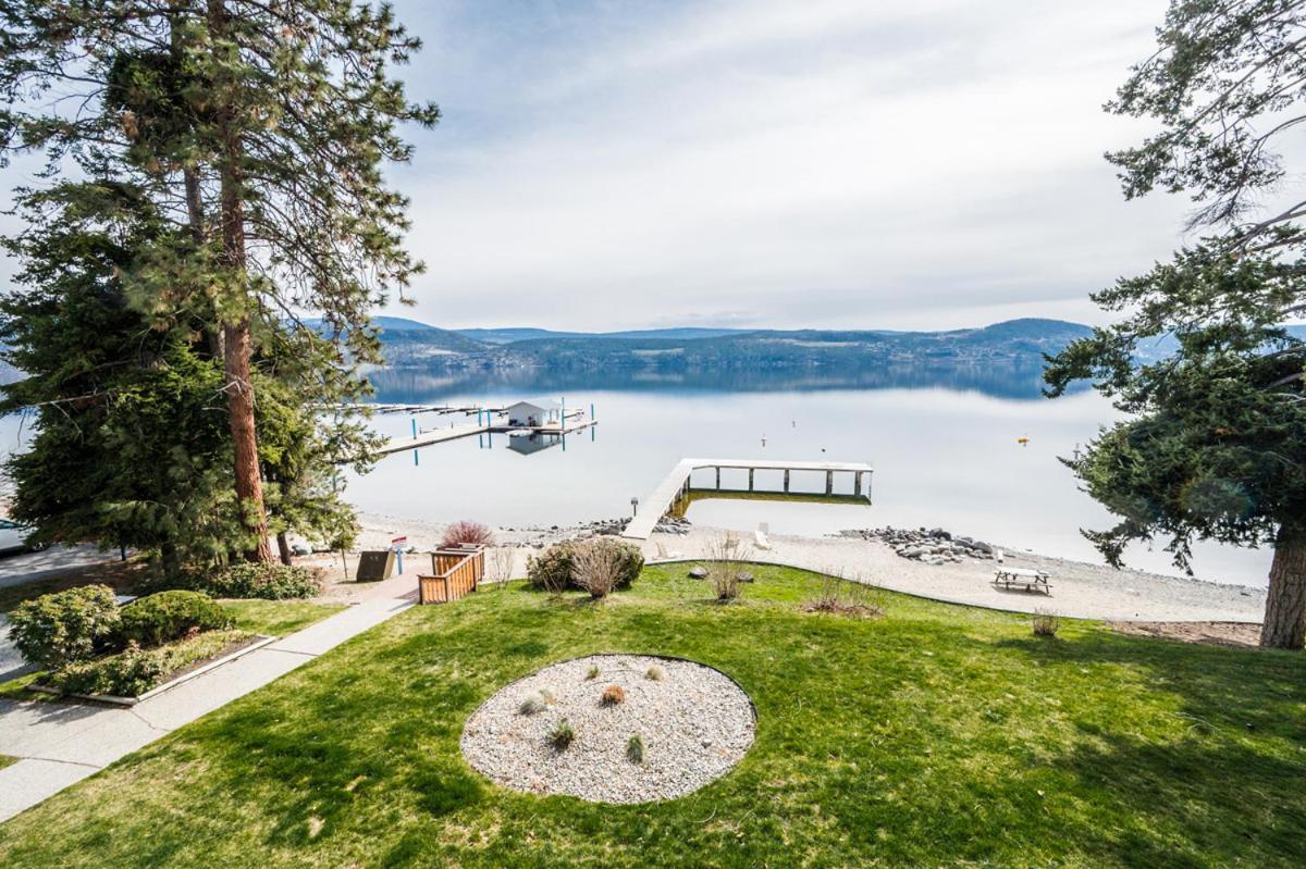 Cozystay Signature Lake Okanagan Resort Келоуна Екстер'єр фото