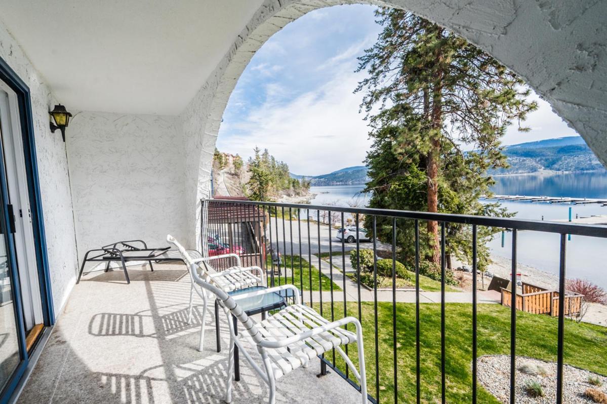 Cozystay Signature Lake Okanagan Resort Келоуна Екстер'єр фото