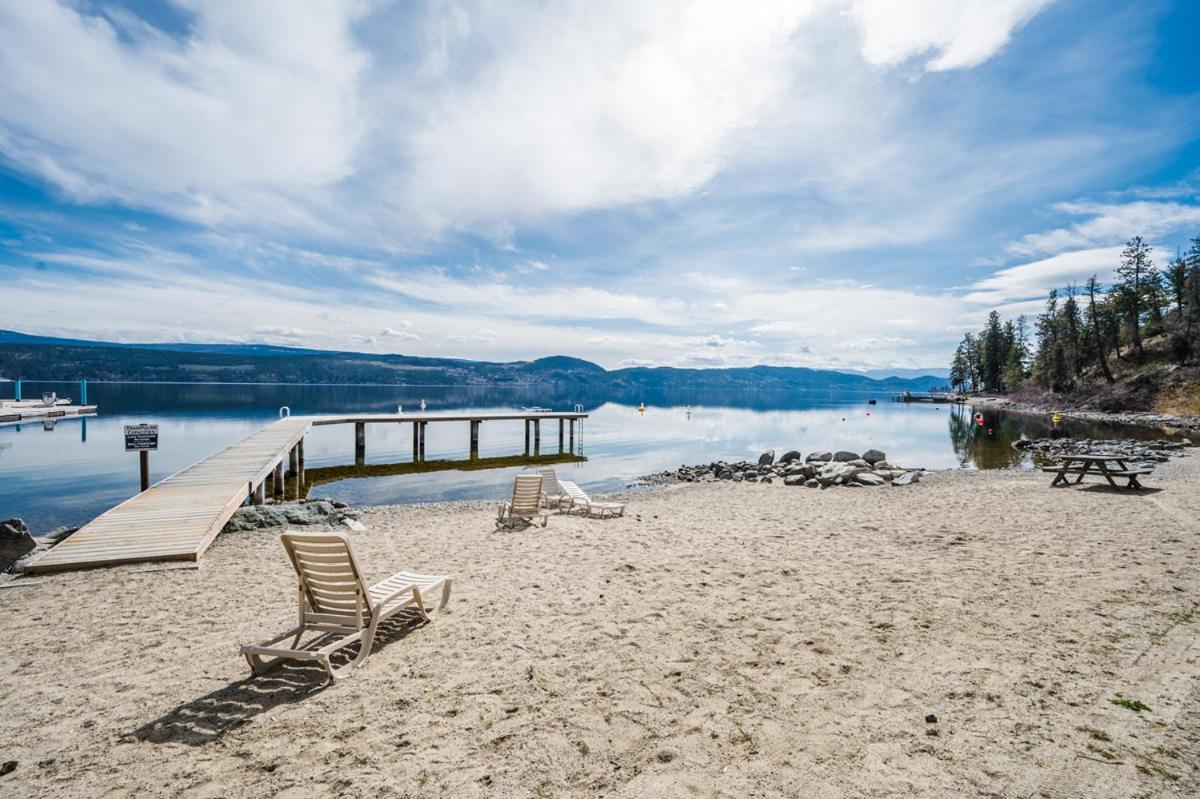 Cozystay Signature Lake Okanagan Resort Келоуна Екстер'єр фото