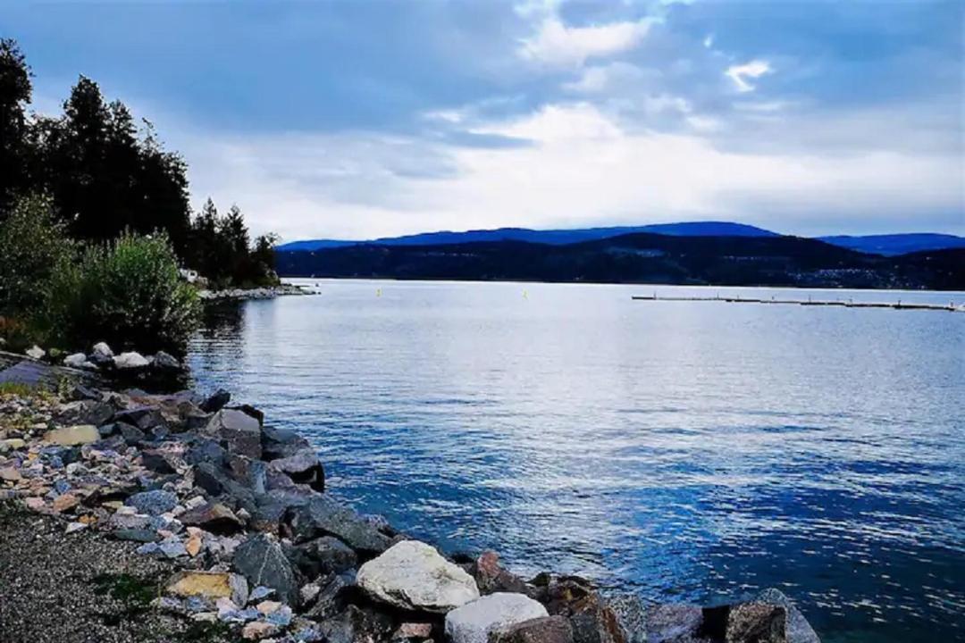 Cozystay Signature Lake Okanagan Resort Келоуна Екстер'єр фото