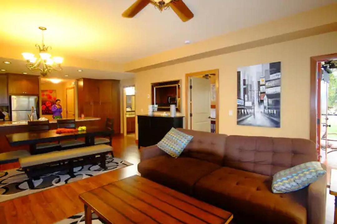 Cozystay Signature Lake Okanagan Resort Келоуна Екстер'єр фото