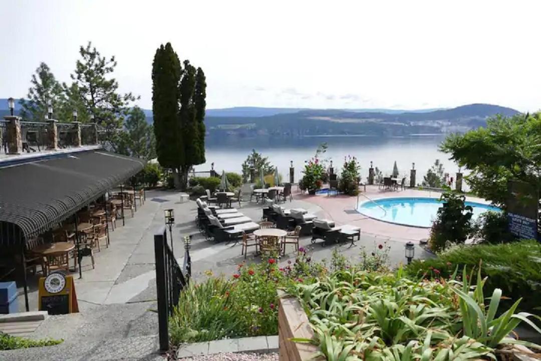 Cozystay Signature Lake Okanagan Resort Келоуна Екстер'єр фото
