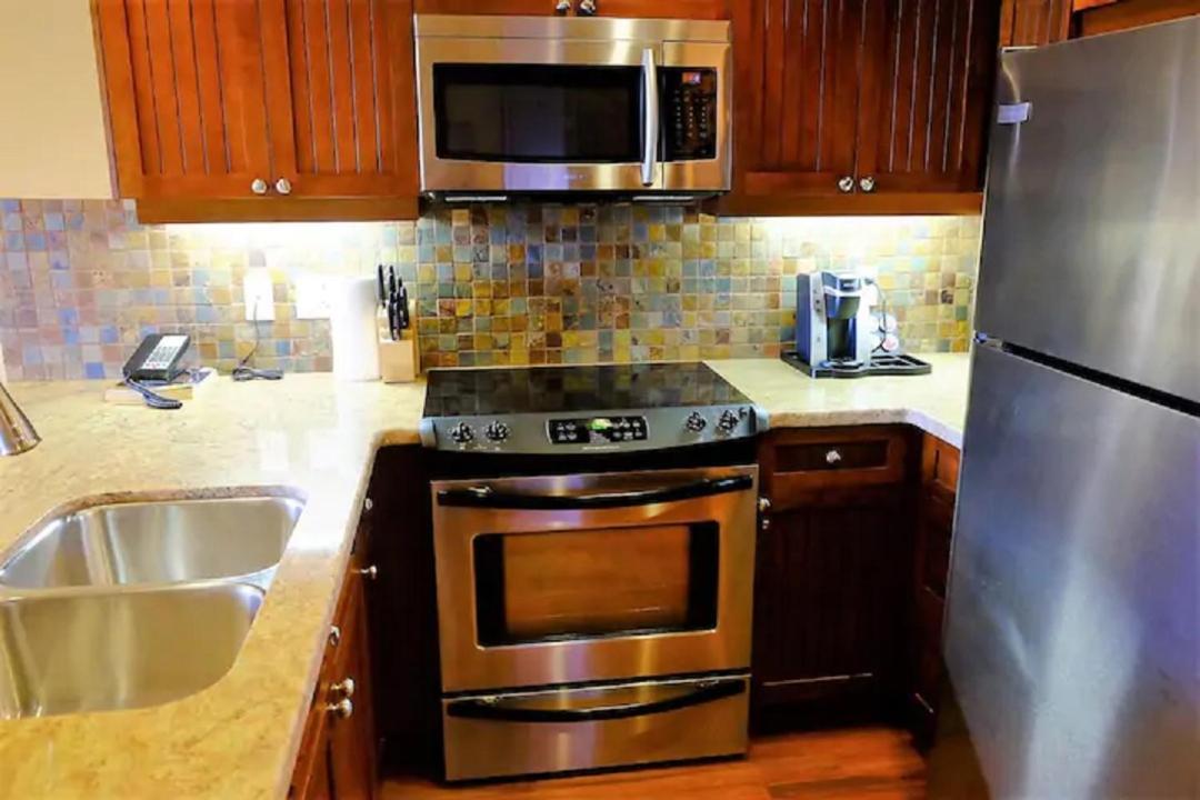 Cozystay Signature Lake Okanagan Resort Келоуна Екстер'єр фото