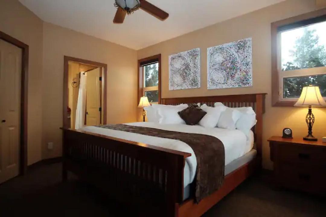 Cozystay Signature Lake Okanagan Resort Келоуна Екстер'єр фото