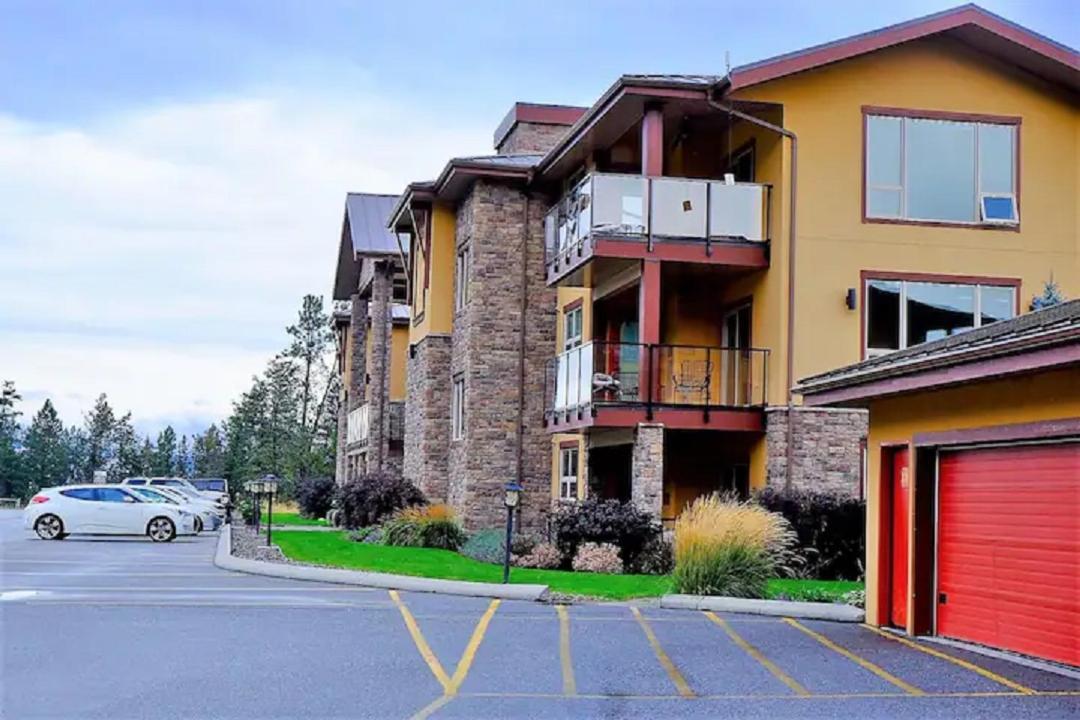 Cozystay Signature Lake Okanagan Resort Келоуна Екстер'єр фото