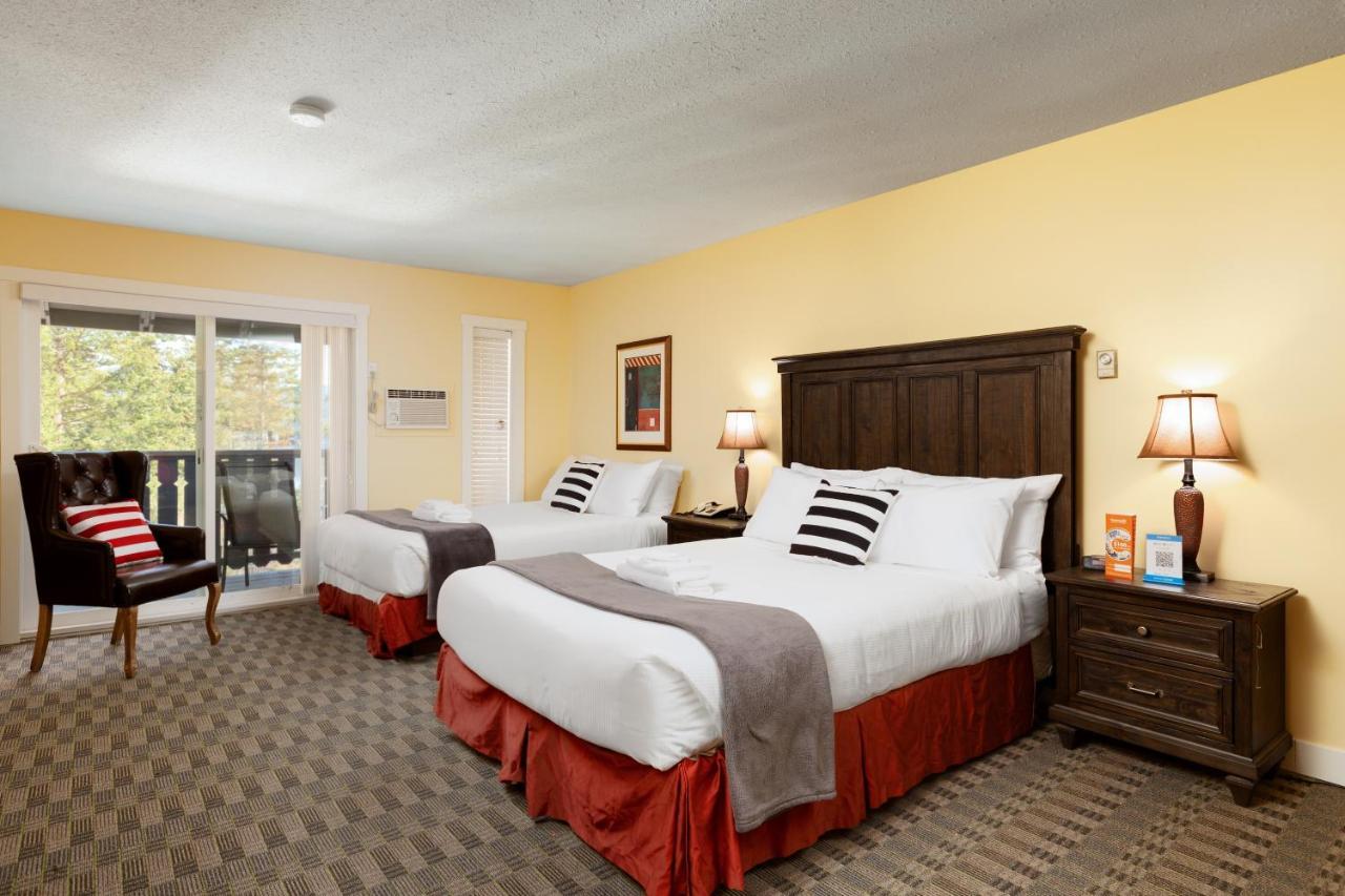 Cozystay Signature Lake Okanagan Resort Келоуна Екстер'єр фото