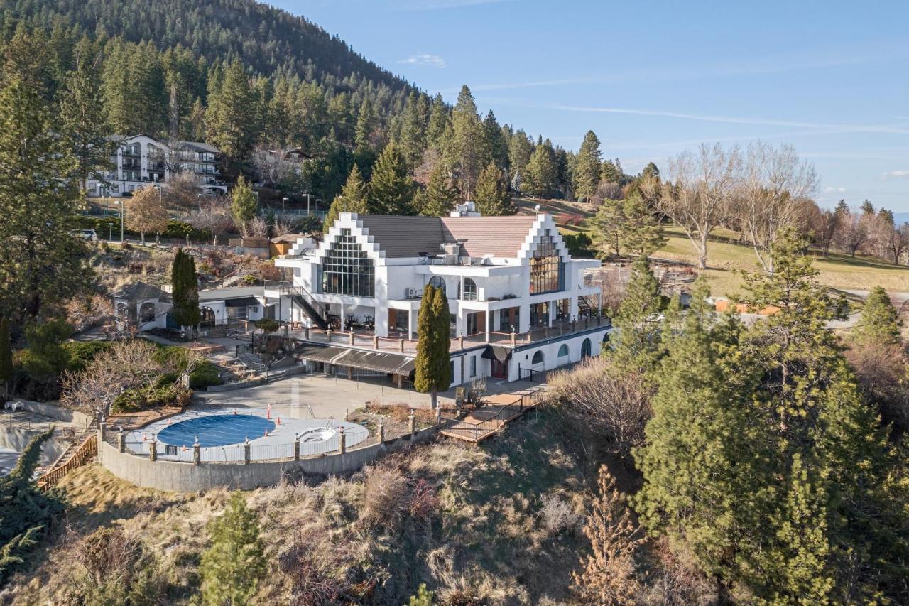 Cozystay Signature Lake Okanagan Resort Келоуна Екстер'єр фото