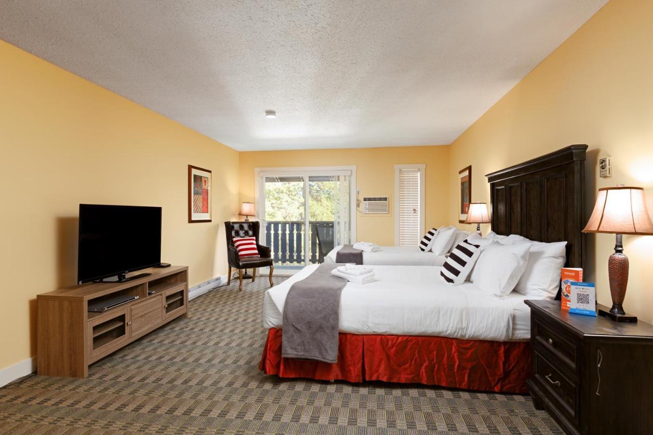 Cozystay Signature Lake Okanagan Resort Келоуна Екстер'єр фото